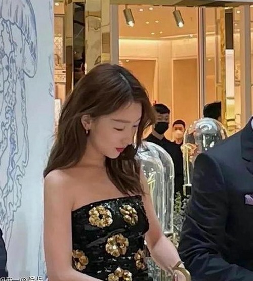 娱乐圈“免费吃瓜”热议背后：真相揭秘与网友反响