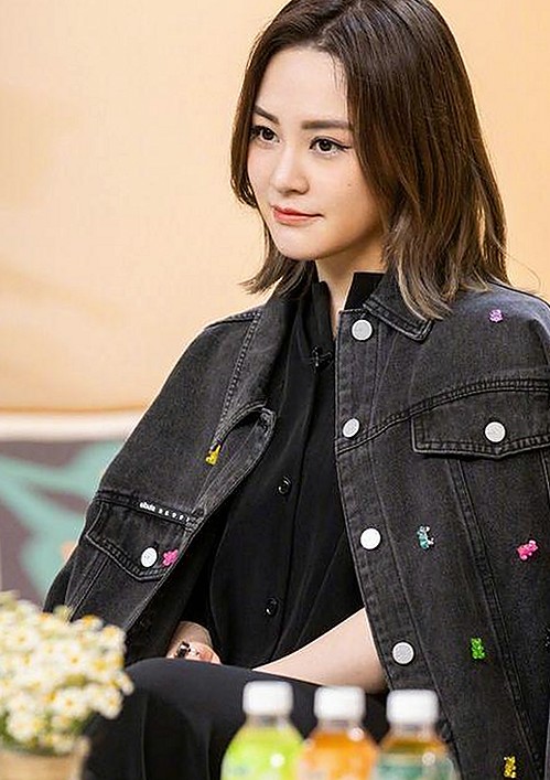 从“吃瓜群众”到“免费吃瓜”：娱乐圈背后的观察与解读